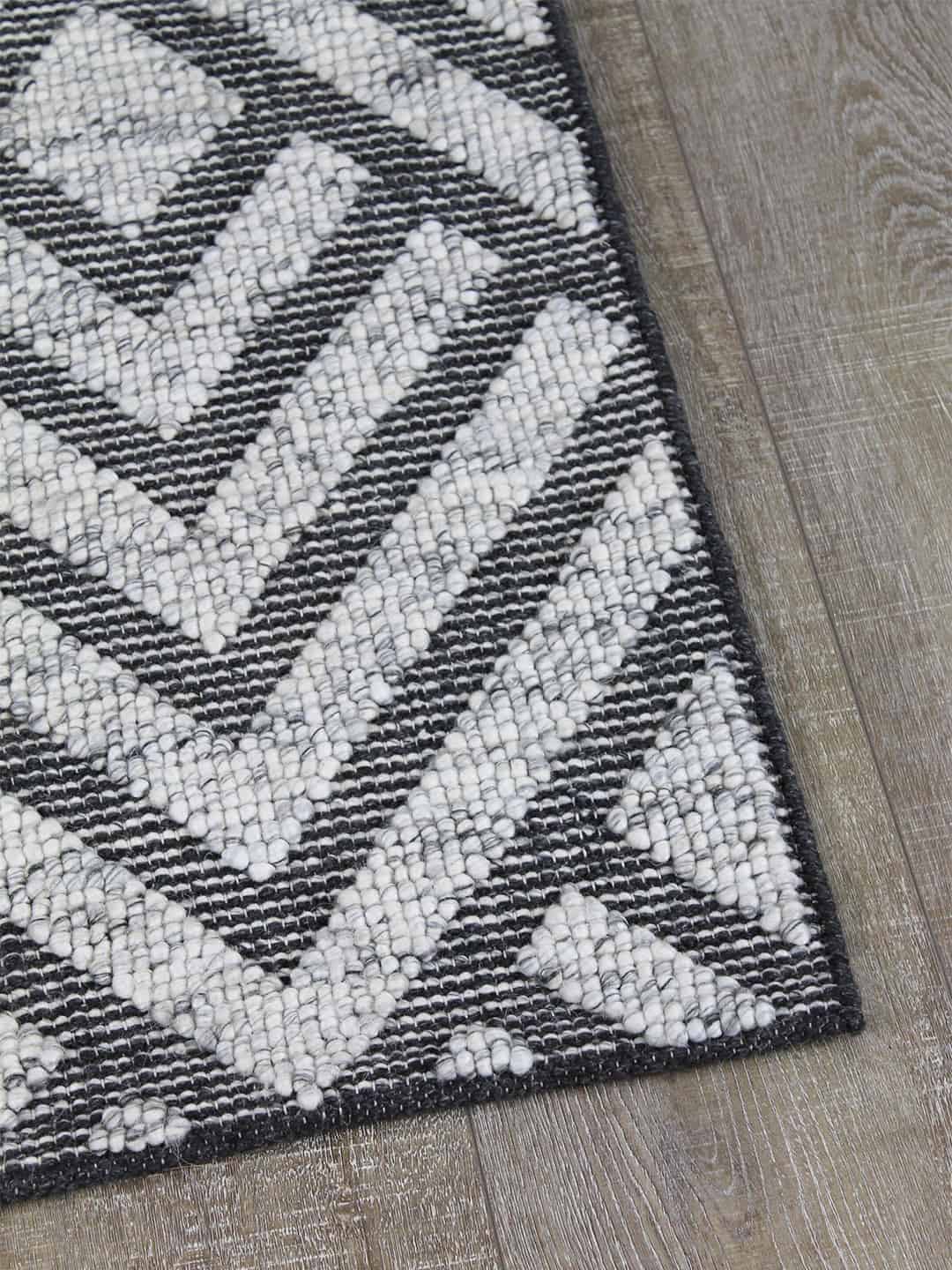 Zamora-taupe-stans-rug-centre-textured-wool