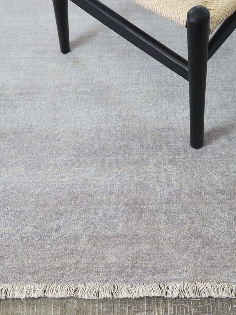 Diva-moonstone-silver-grey-stans-rug-centre-hand loom knotted pure wool rug
