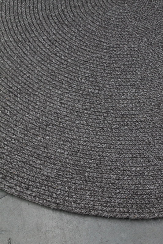 paddington-charcoal-grey-round-stans-rug-centre-wool-artsilk