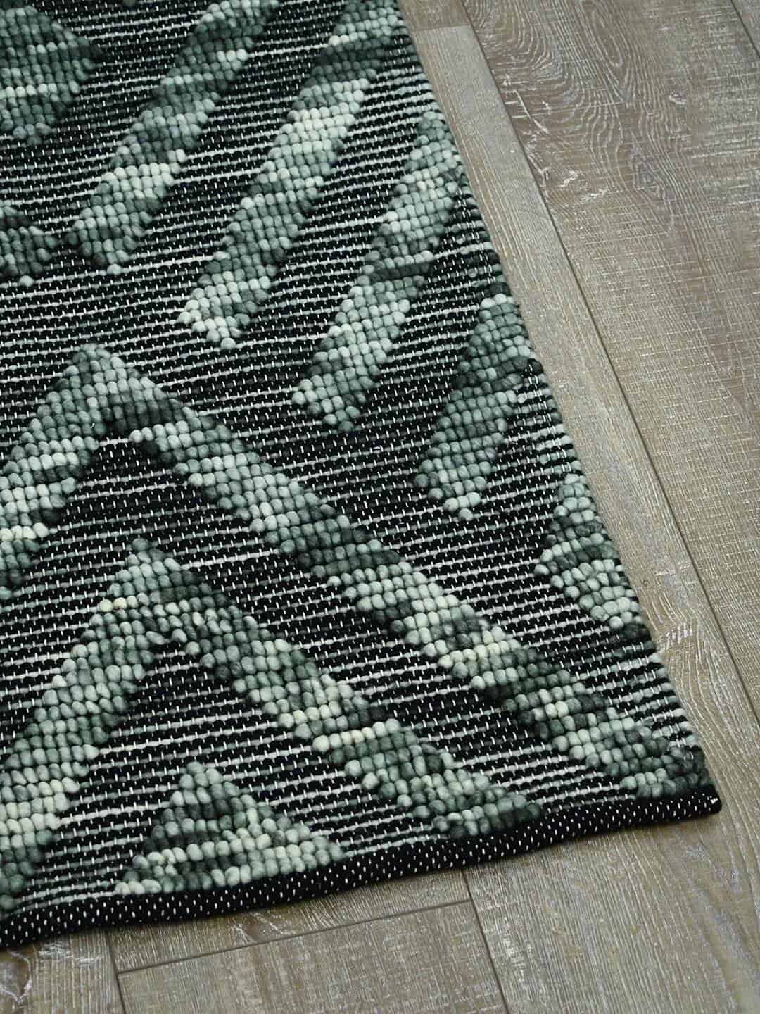 Zamora-Forest-green-stans-rug-centre-textured-wool
