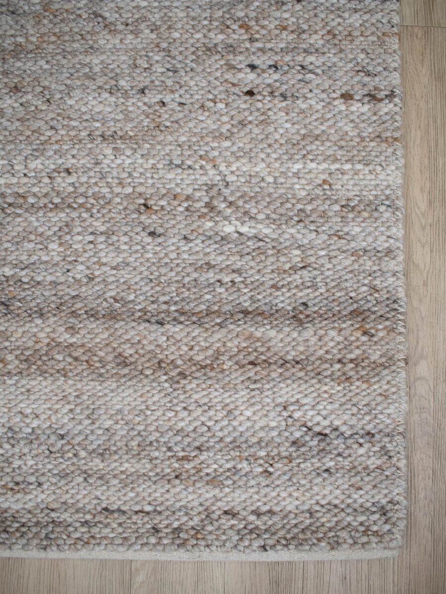 frida-caramel-corner-brown-taupe-stans-rug-centre-wool-handwoven-flatweave-texture