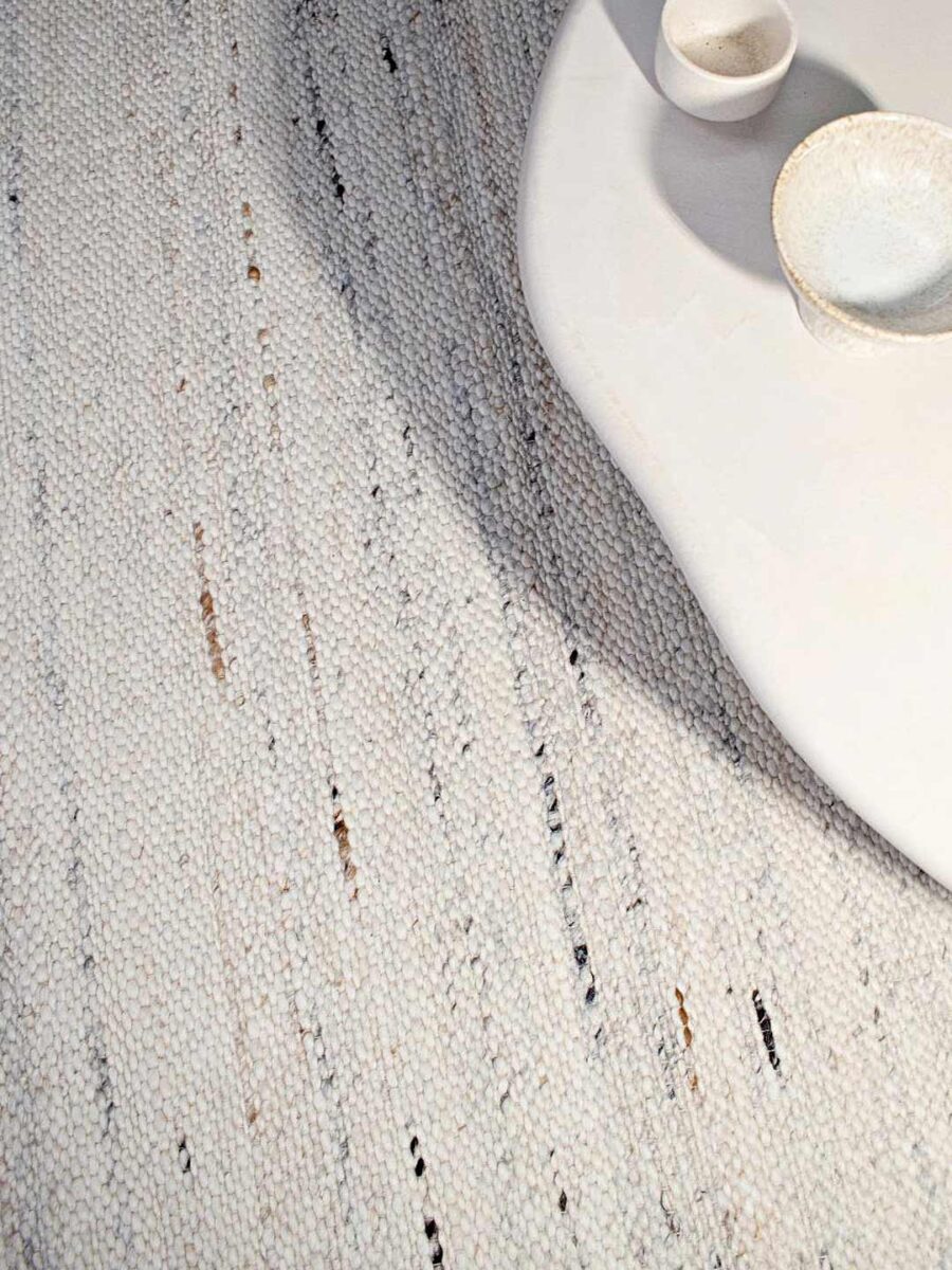 frida-latte-corner-brown-taupe-stans-rug-centre-wool-handwoven-flatweave-texture